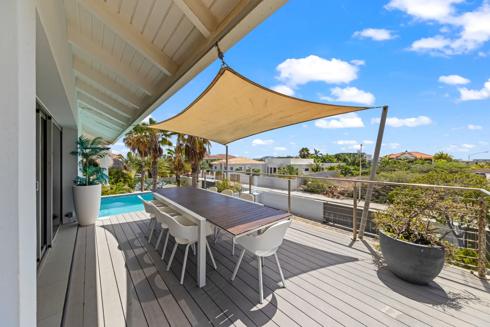 Ruime villa te koop in Vista Royal Jan Thiel met 5 slaapkamers, zelfstandig appartement, 2 zwembaden en 878 m² eigendomsgrond. Op loopafstand van Jan Thiel Beach., foto 3