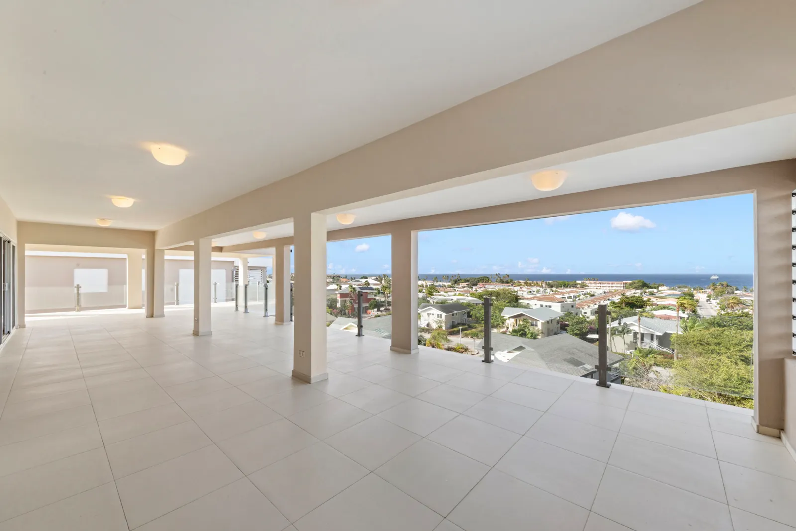 Ruim 3-slaapkamer appartement op de eerste verdieping te huur bij Mambo Beach met prachtig uitzicht | La Privada Resort Curaçao