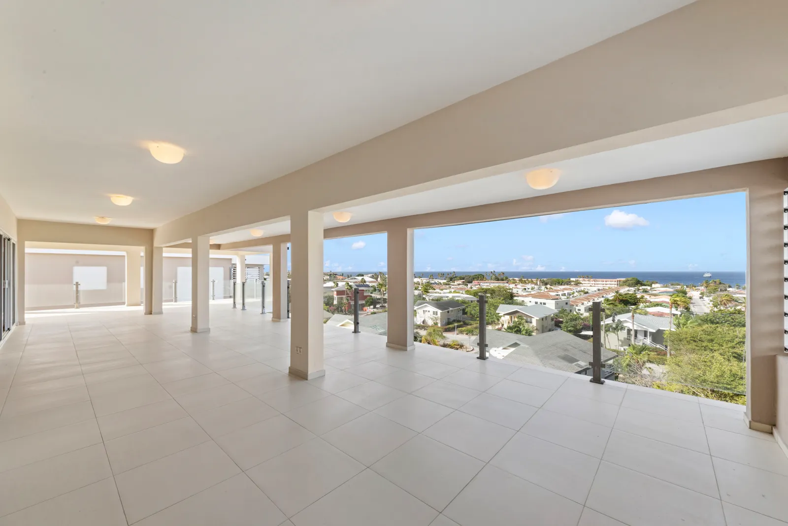 Ruim 3-slaapkamer appartement op de eerste verdieping te huur bij Mambo Beach met prachtig uitzicht | La Privada Resort Curaçao, foto 2