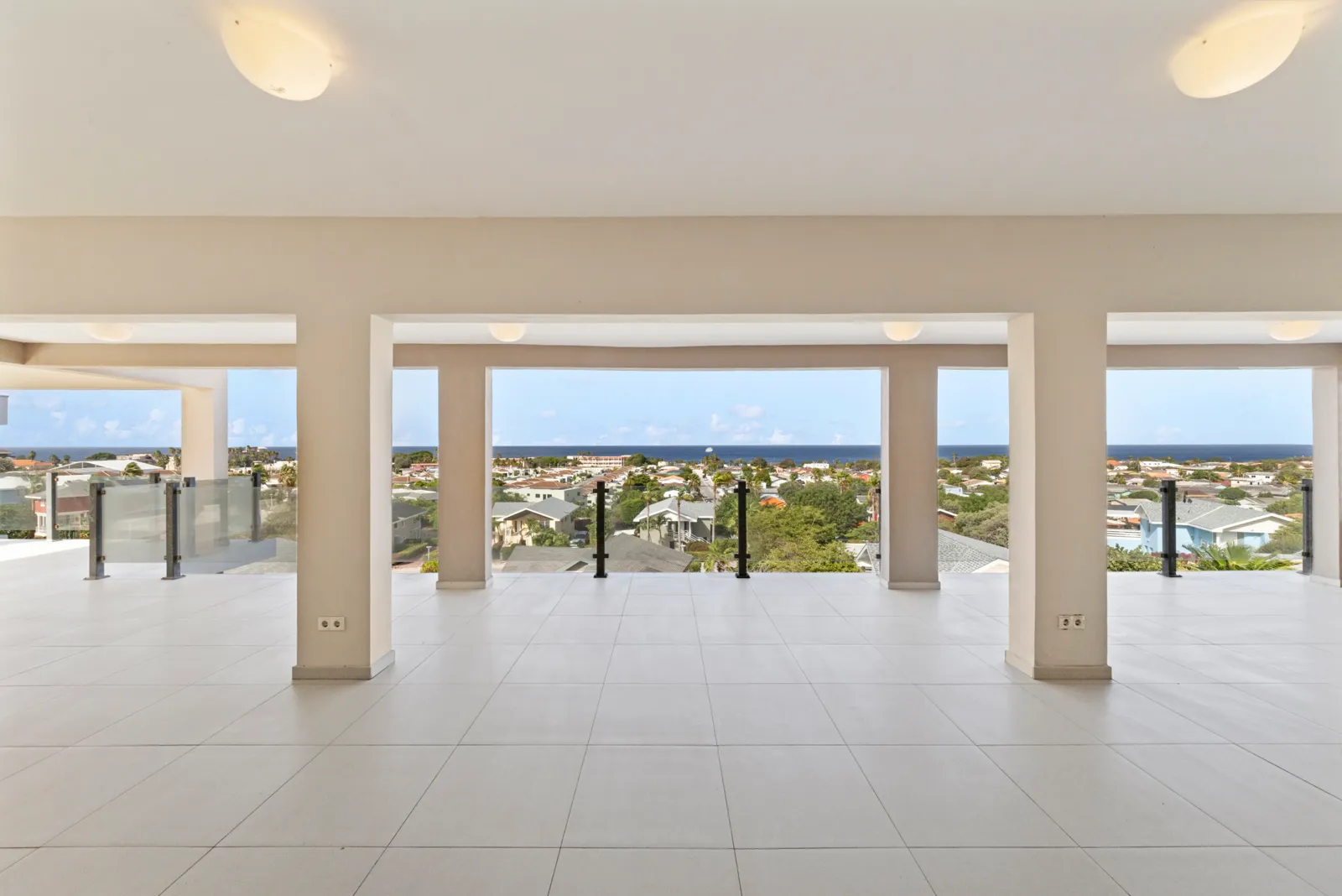 Ruim 3-slaapkamer appartement op de eerste verdieping te huur bij Mambo Beach met prachtig uitzicht | La Privada Resort Curaçao, foto 3