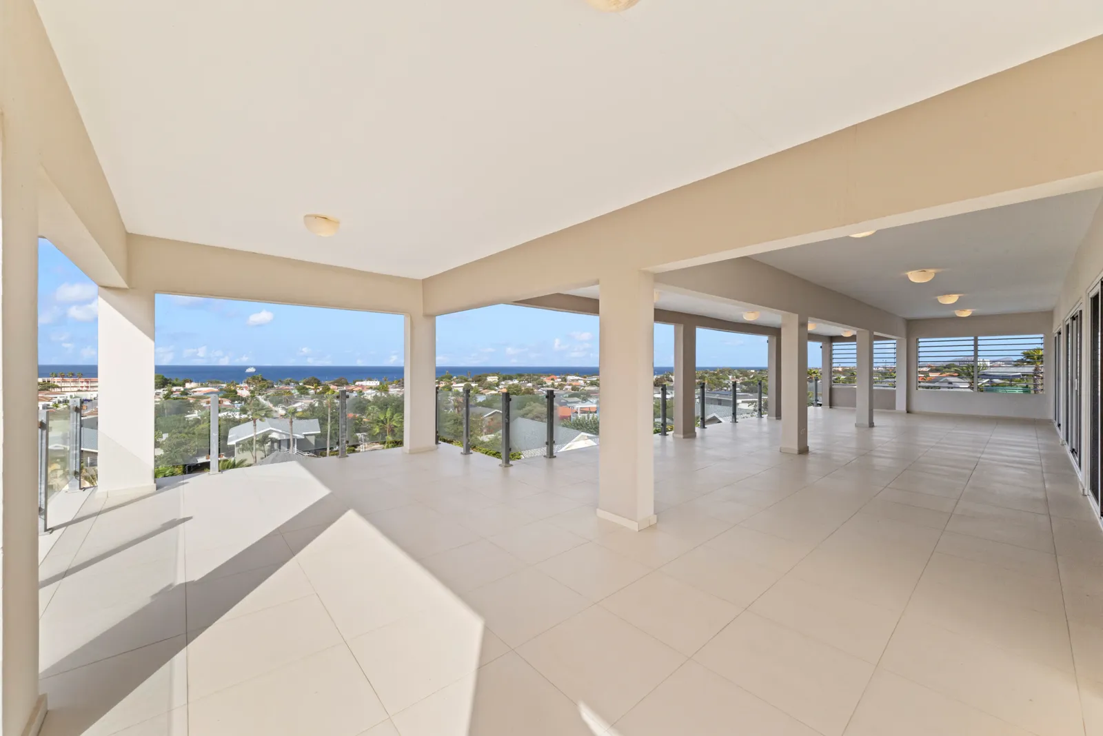 Ruim 3-slaapkamer appartement op de eerste verdieping te huur bij Mambo Beach met prachtig uitzicht | La Privada Resort Curaçao, foto 5