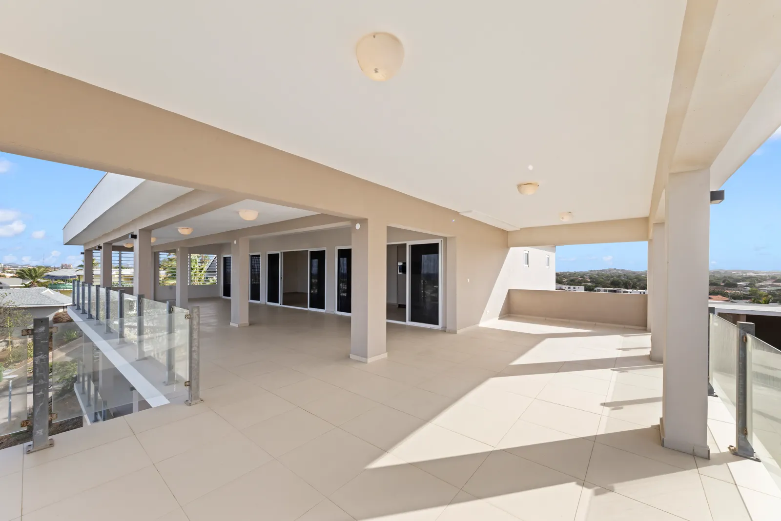 Ruim 3-slaapkamer appartement op de eerste verdieping te huur bij Mambo Beach met prachtig uitzicht | La Privada Resort Curaçao, foto 8