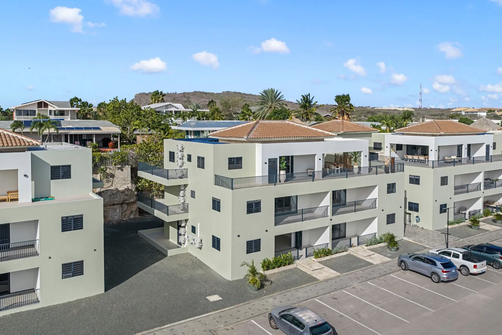 Modern nieuwbouwappartement te huur nabij Mambo Beach Curaçao. Wonen op loopafstand van Mambo Beach, met padelbanen direct tegenover het resort!, foto 2