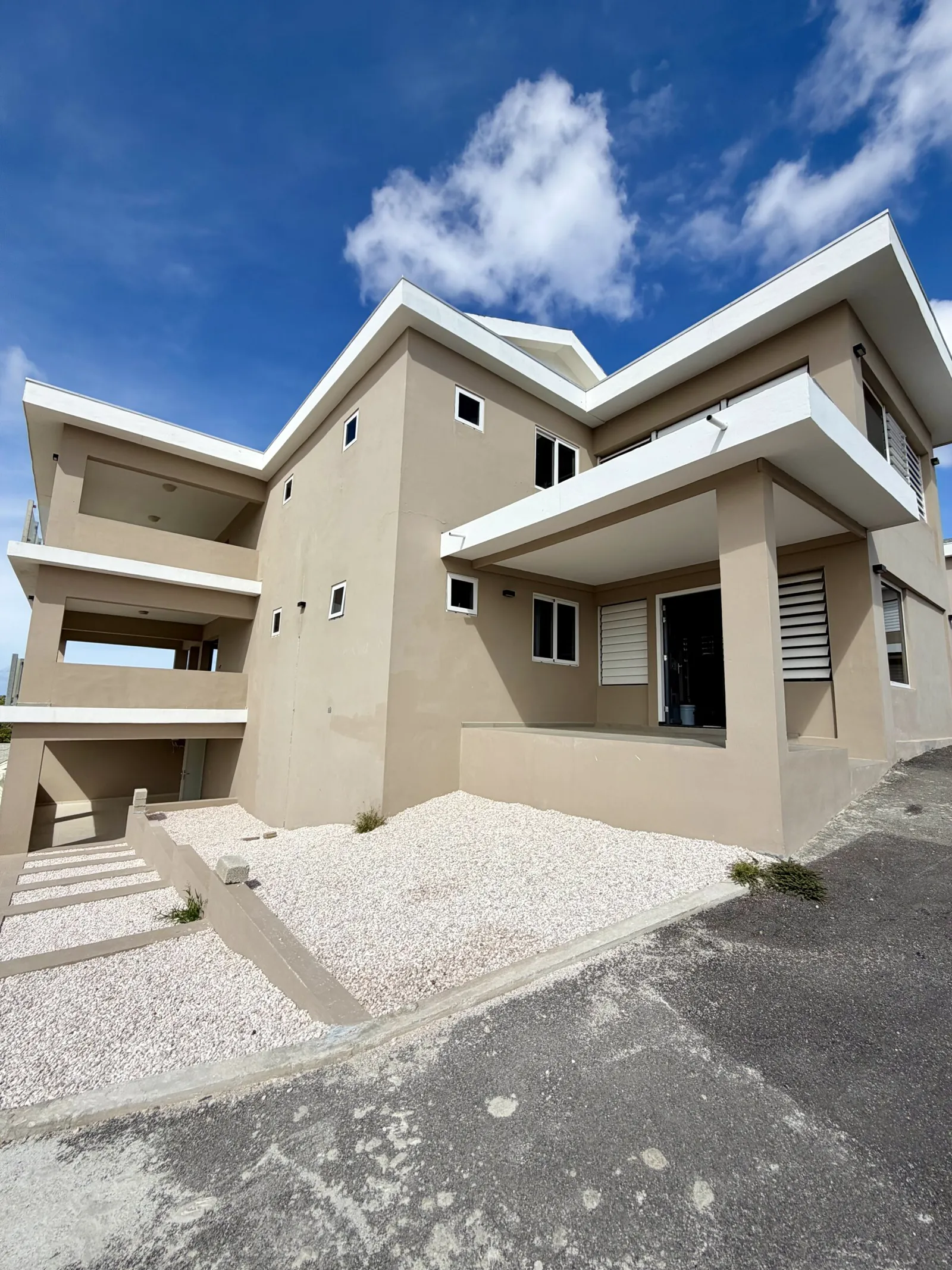 Nieuw 2-slaapkamerappartement te huur in La Privada Resort nabij Mambo Beach, Curaçao.