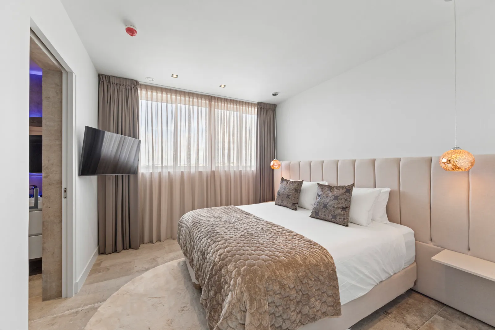 Ultra Luxe Penthouse met Zeezicht bij One Mambo Curaçao
