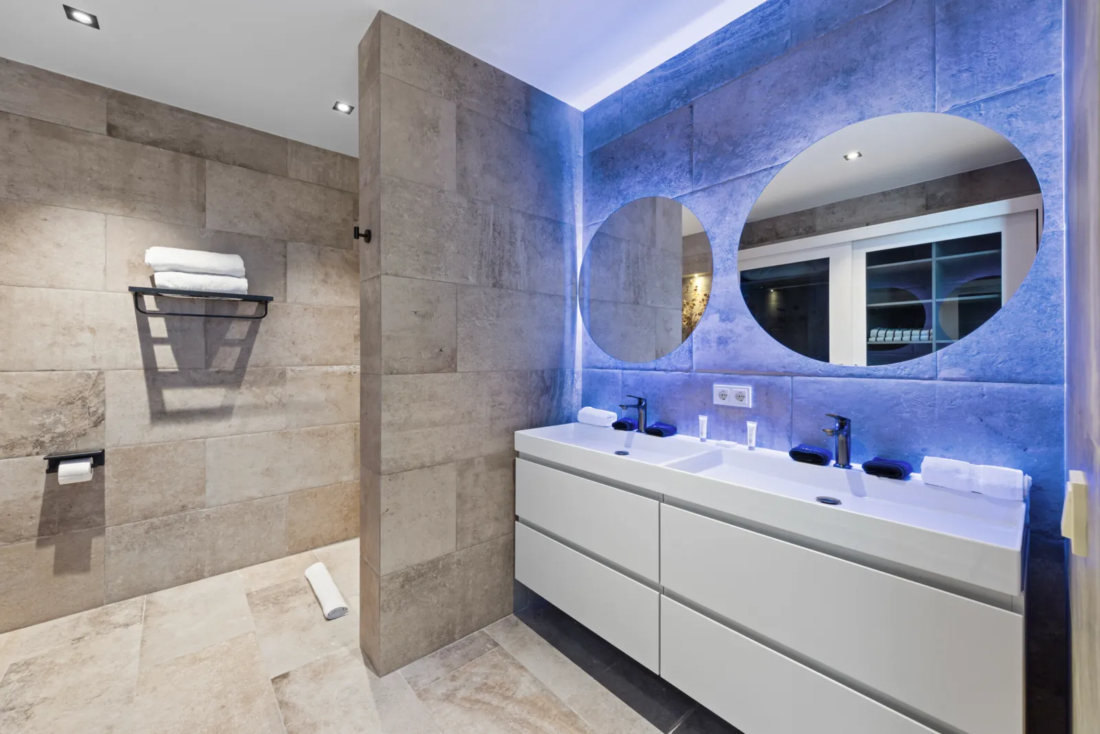 Ultra Luxe Penthouse met Zeezicht bij One Mambo Curaçao, foto 7