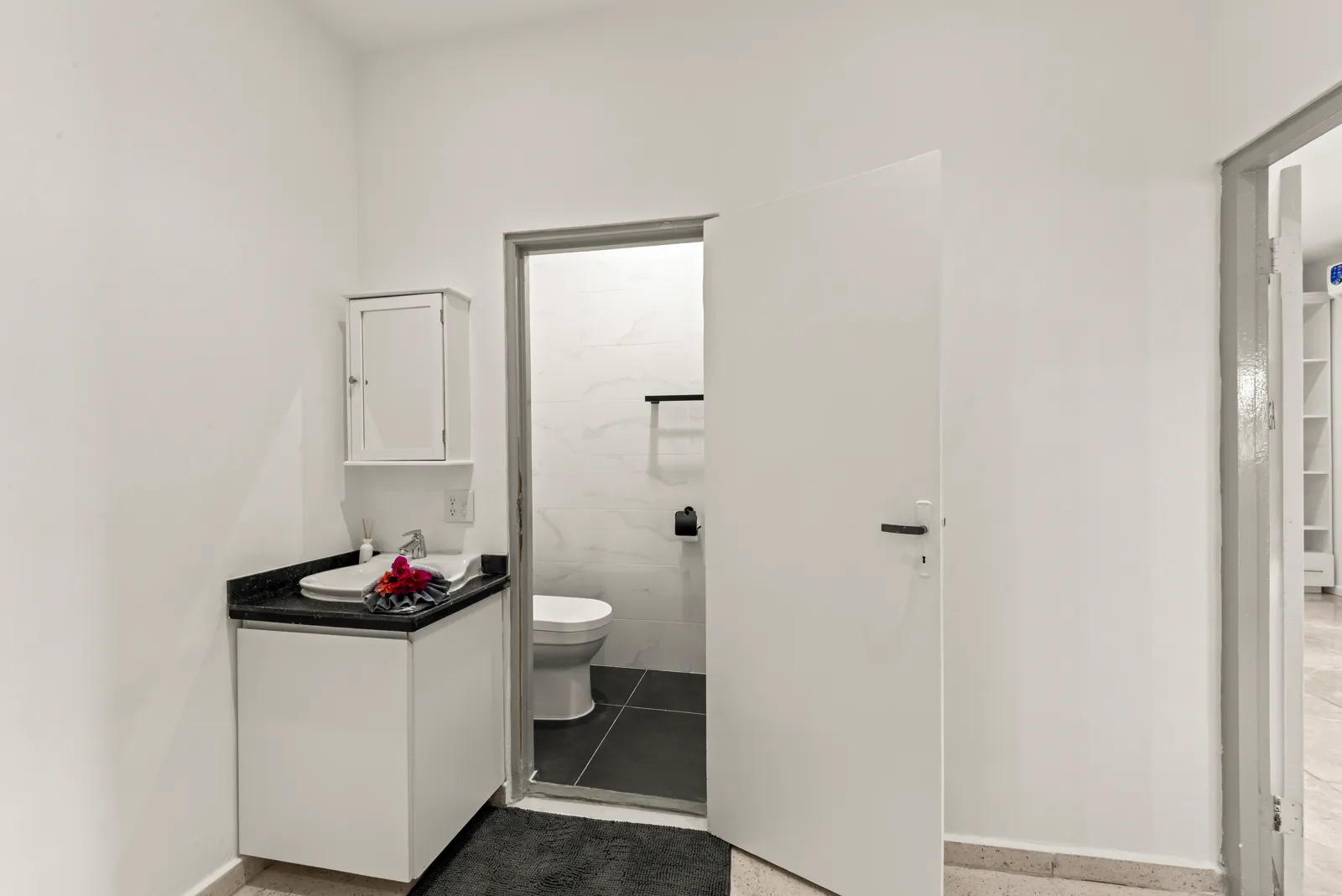 Kleurrijk Appartement nabij Marie Pampoen Beach, foto 8