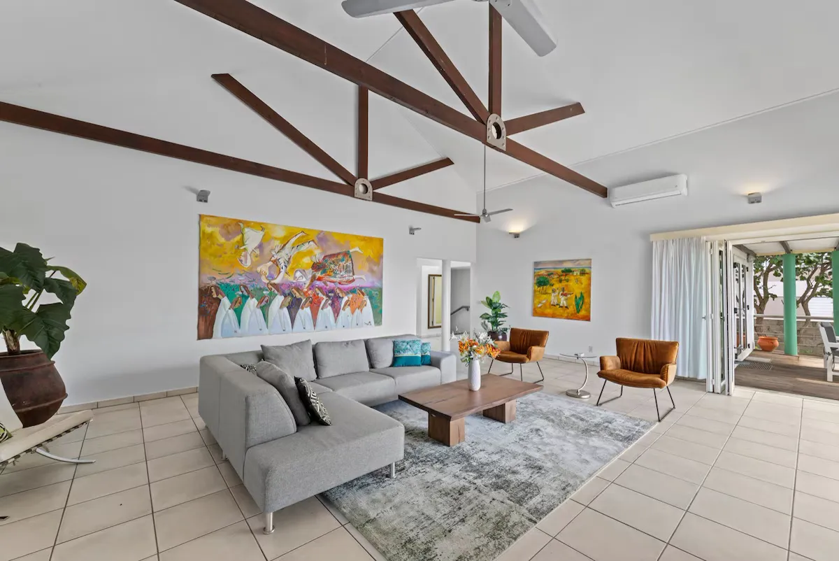 Villa met Zwembad op Loopafstand van Mambo Beach, foto 4
