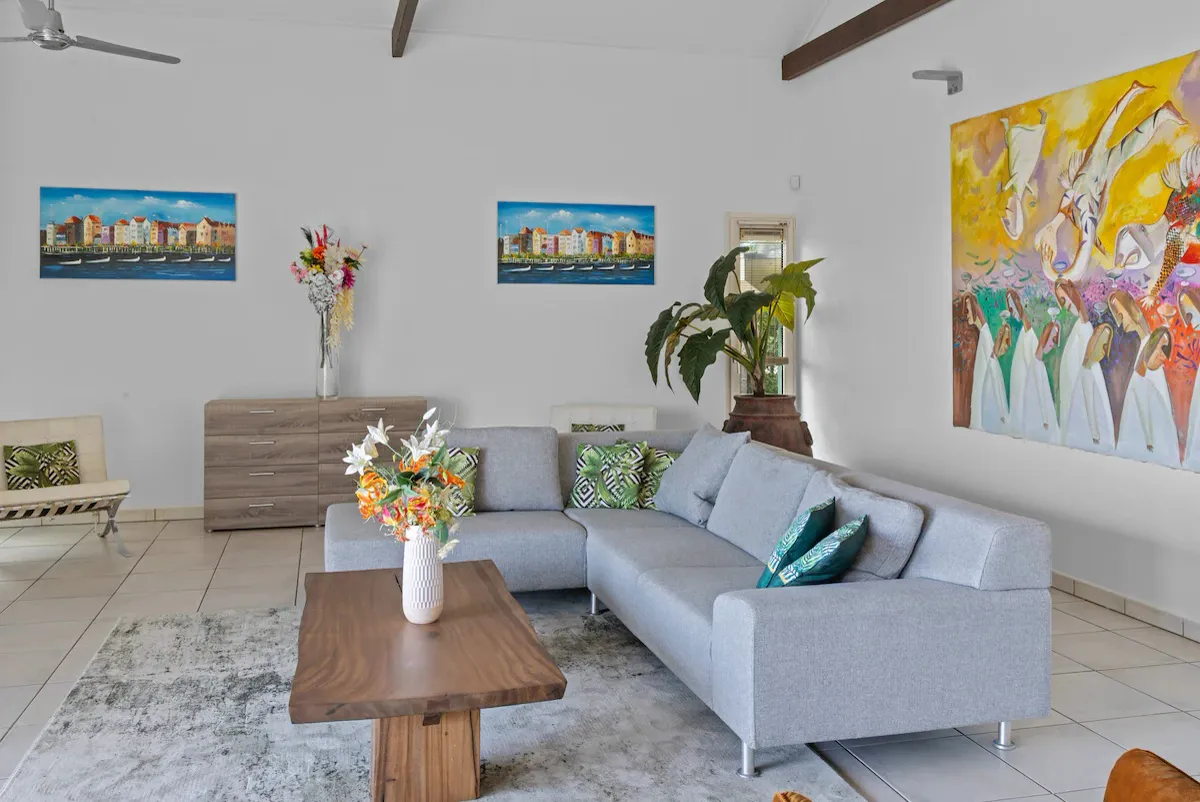 Villa met Zwembad op Loopafstand van Mambo Beach, foto 7